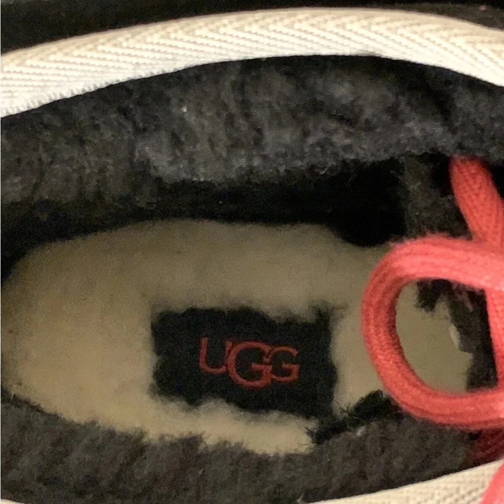 UGG mens sz 11 neumel suede chukka boots Black,‎ red and gray Shoes color block